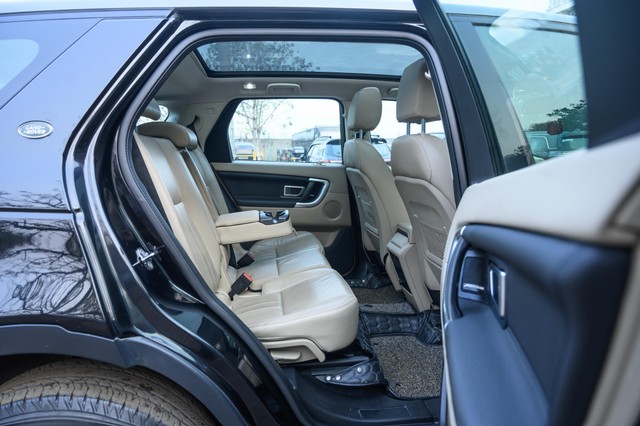 Second-hand 2019 Land Rover Discovery Sport TD4 HSE 7S for sale in Mumbai-16