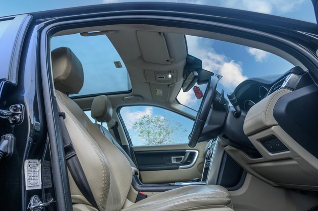 Second-hand 2019 Land Rover Discovery Sport TD4 HSE 7S for sale in Mumbai-11