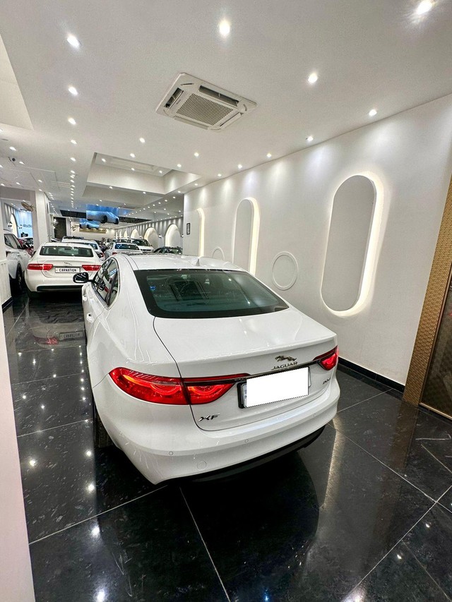 Second-hand 2018 Jaguar XF 2.0 Diesel Prestige for sale in New Delhi-16