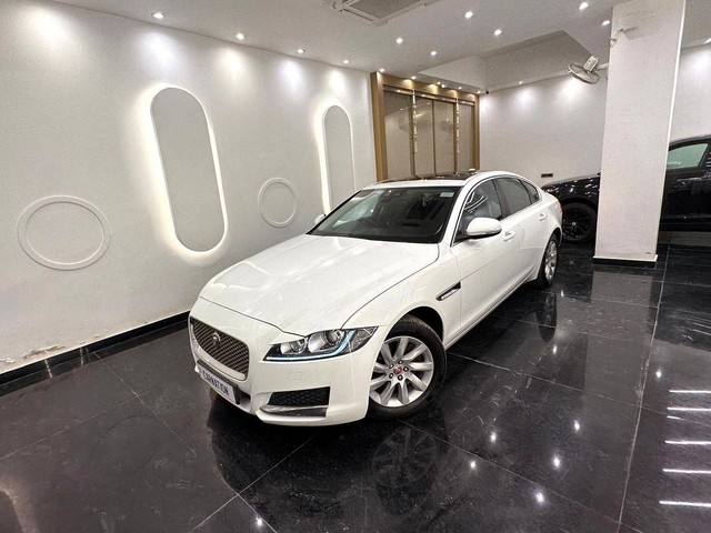 Second-hand 2018 Jaguar XF 2.0 Diesel Prestige for sale in New Delhi-17