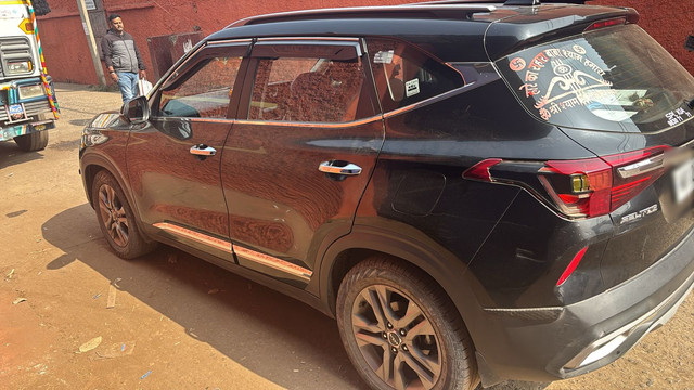 Second-hand 2022 Kia Seltos HTX G for sale in Howrah-3