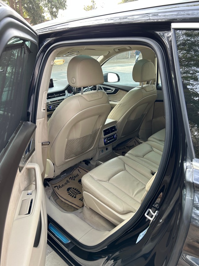 Second-hand 2019 Audi Q7 40 TFSI Quattro for sale in New Delhi-7