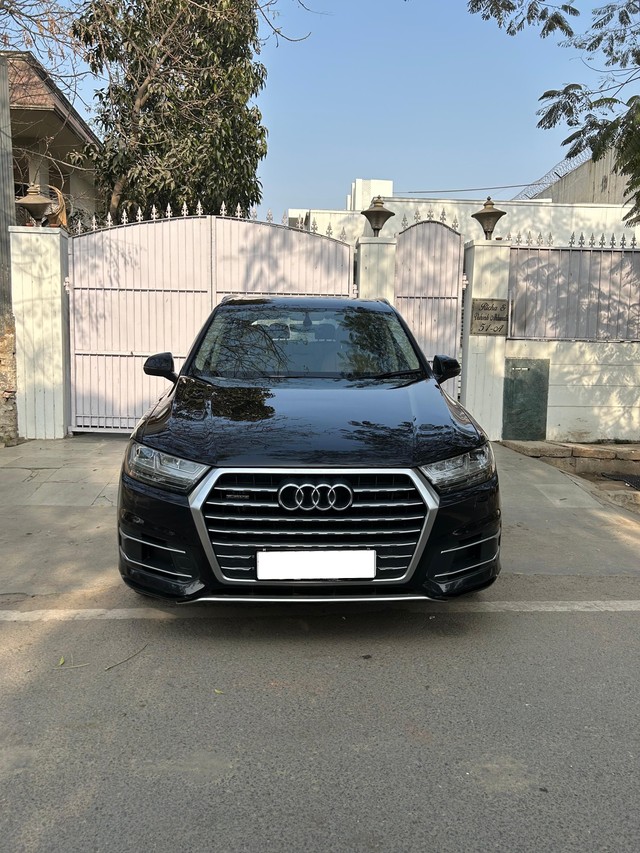 Second-hand 2019 Audi Q7 40 TFSI Quattro for sale in New Delhi-5