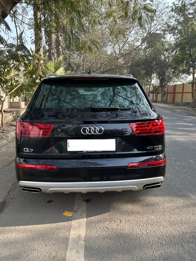 Second-hand 2019 Audi Q7 40 TFSI Quattro for sale in New Delhi-14