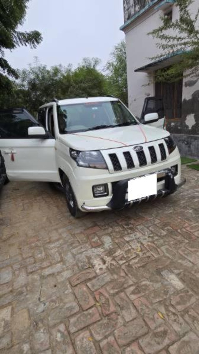 Second-hand 2018 Mahindra TUV 300 T10 for sale in Varanasi-1