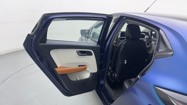 Second-hand 2022 Tata Altroz XZ Diesel for sale in New Delhi-29