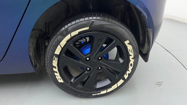 Second-hand 2022 Tata Altroz XZ Diesel for sale in New Delhi-19