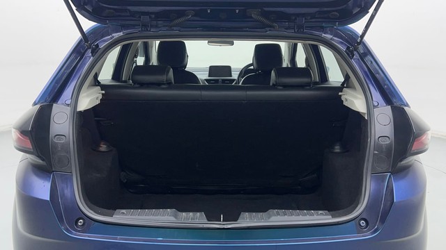 Second-hand 2022 Tata Altroz XZ Diesel for sale in New Delhi-9