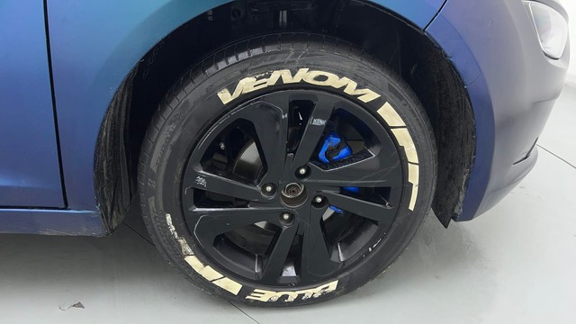 Second-hand 2022 Tata Altroz XZ Diesel for sale in New Delhi-17