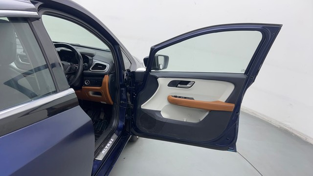 Second-hand 2022 Tata Altroz XZ Diesel for sale in New Delhi-16