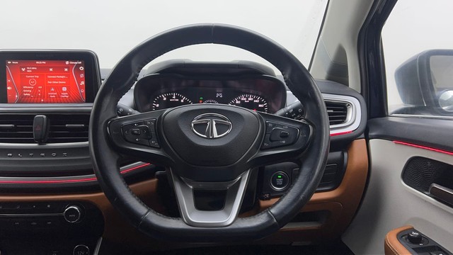 Second-hand 2022 Tata Altroz XZ Diesel for sale in New Delhi-24