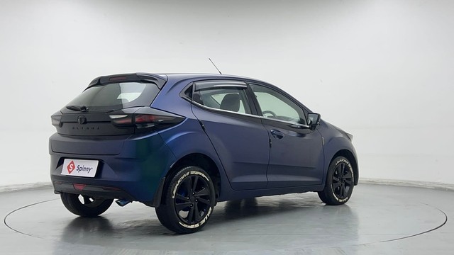 Second-hand 2022 Tata Altroz XZ Diesel for sale in New Delhi-3