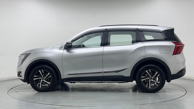 Second-hand 2022 Mahindra XUV700 AX5 7 Str for sale in Noida-6