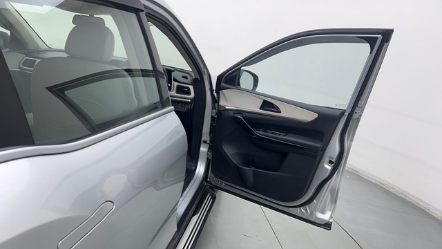 Second-hand 2022 Mahindra XUV700 AX5 7 Str for sale in Noida-16