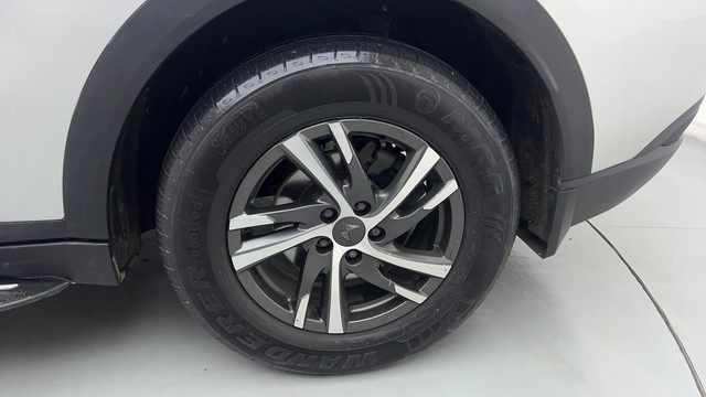 Second-hand 2022 Mahindra XUV700 AX5 7 Str for sale in Noida-19