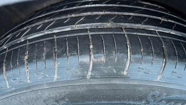 Second-hand 2022 Mahindra XUV700 AX5 7 Str for sale in Noida-33