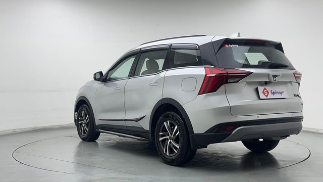 Second-hand 2022 Mahindra XUV700 AX5 7 Str for sale in Noida-5