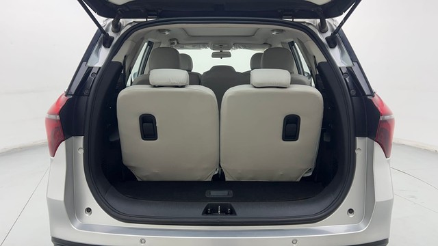 Second-hand 2022 Mahindra XUV700 AX5 7 Str for sale in Noida-9