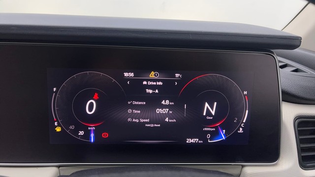 Second-hand 2022 Mahindra XUV700 AX5 7 Str for sale in Noida-13