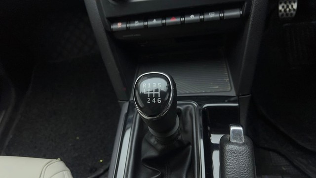 Second-hand 2022 Mahindra XUV700 AX5 7 Str for sale in Noida-12