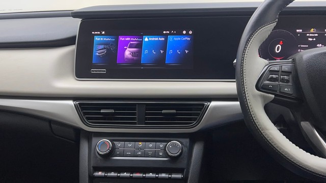 Second-hand 2022 Mahindra XUV700 AX5 7 Str for sale in Noida-24