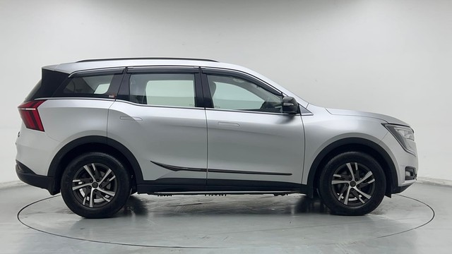 Second-hand 2022 Mahindra XUV700 AX5 7 Str for sale in Noida-2