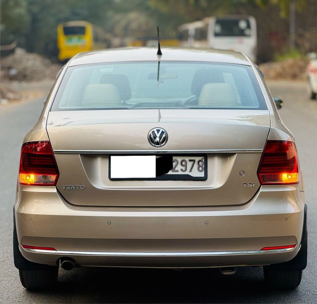 Second-hand 2017 Volkswagen Vento 1.2 TSI Highline AT for sale in New Delhi-2