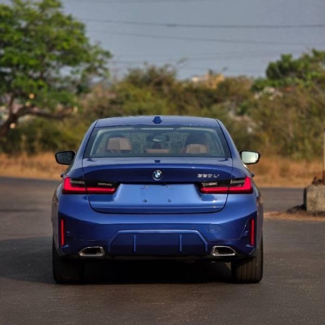 Second-hand 2024 BMW 3 Series Long Wheelbase 330Li M Sport GL for sale in Porvorim-4