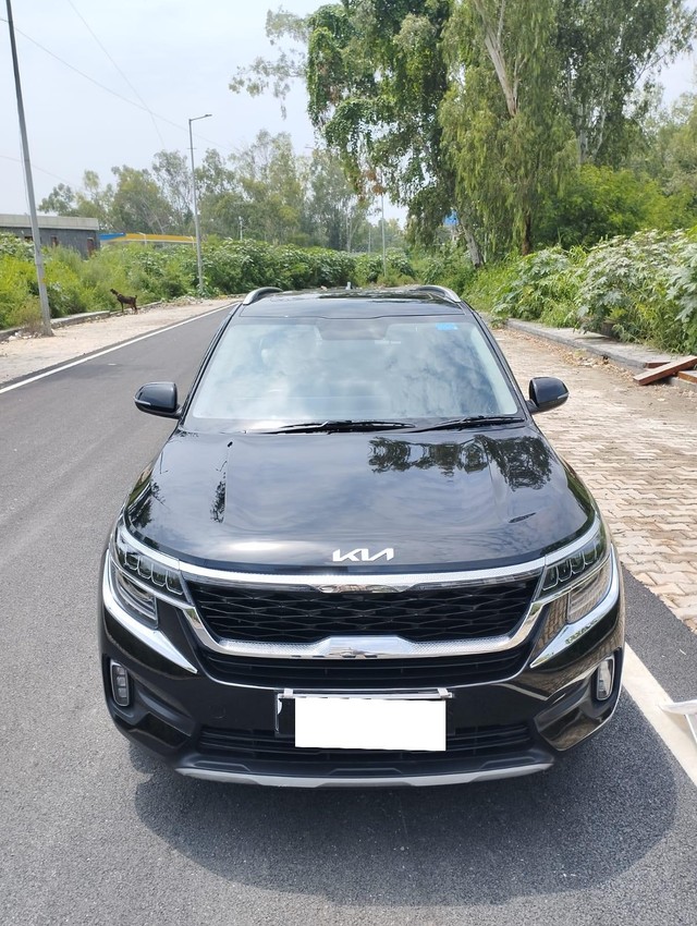 Second-hand 2023 Kia Seltos HTX IVT for sale in New Delhi-4