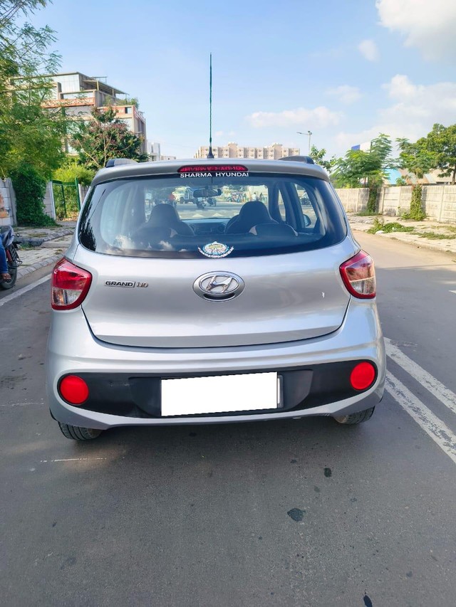 Second-hand 2018 Hyundai Grand i10 1.2 Kappa Magna BSIV for sale in Ahmedabad-2