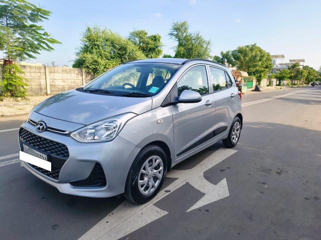 Second-hand 2018 Hyundai Grand i10 1.2 Kappa Magna BSIV for sale in Ahmedabad-4