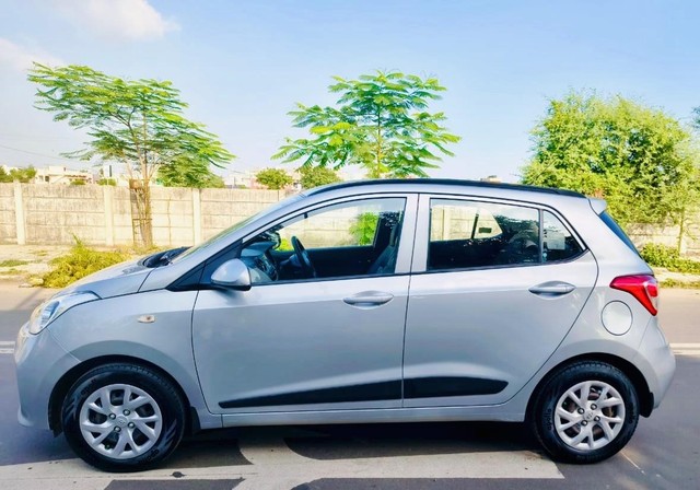 Second-hand 2018 Hyundai Grand i10 1.2 Kappa Magna BSIV for sale in Ahmedabad-3