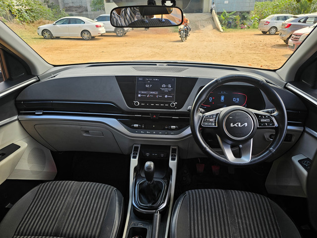 Second-hand 2022 Kia Carens Prestige BSVI for sale in Bangalore-11