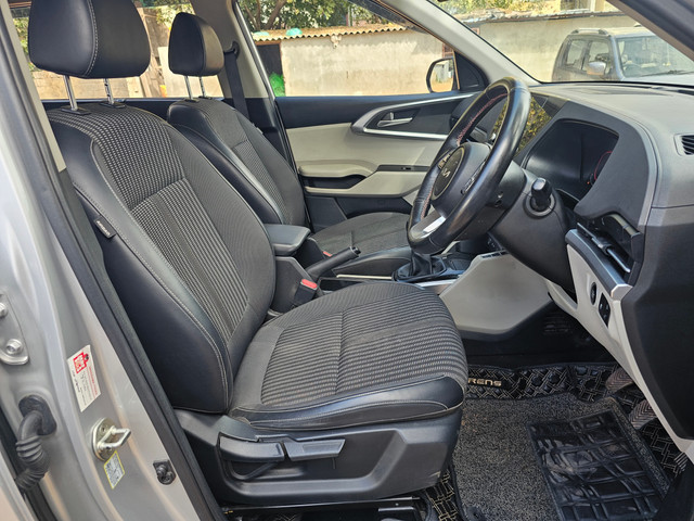 Second-hand 2022 Kia Carens Prestige BSVI for sale in Bangalore-15