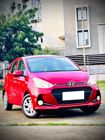 Second-hand 2017 Hyundai Grand i10 Sportz for sale in Ahmedabad