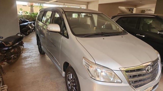 Second-hand 2014 Toyota Innova 2.5 VX (Diesel) 7 Seater for sale in Hospet-3