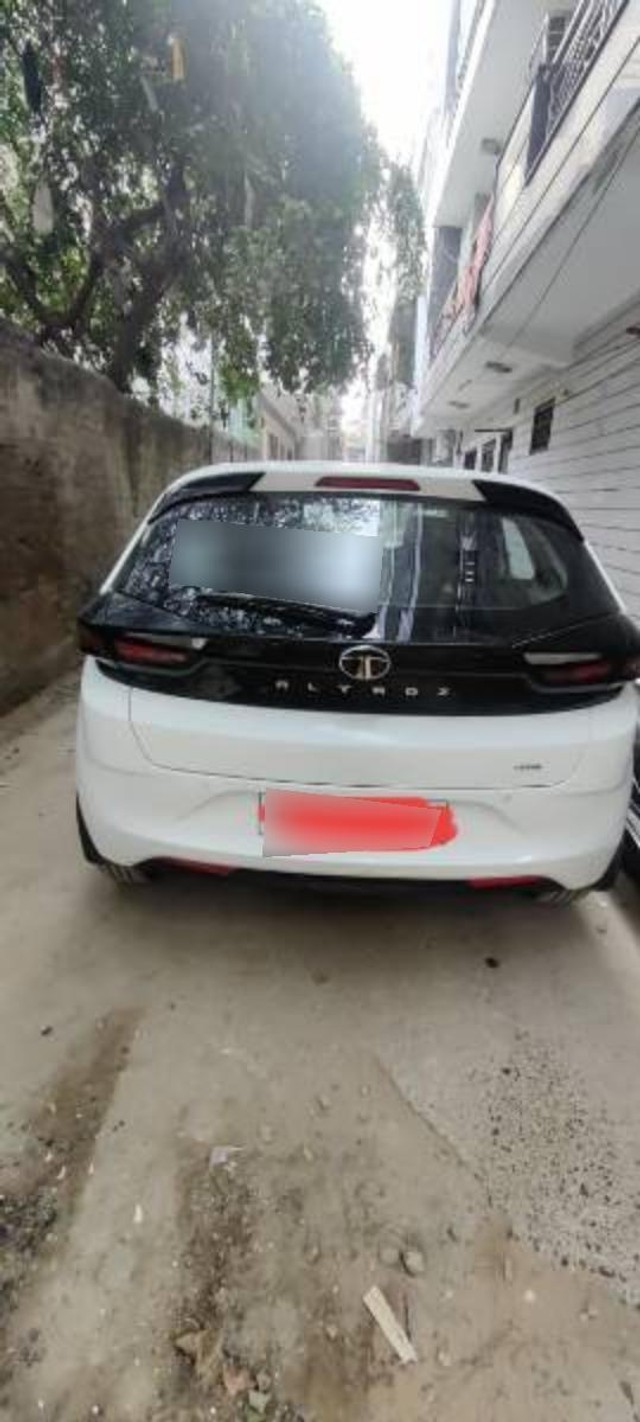 Second-hand 2024 Tata Altroz XZ CNG for sale in New Delhi-4