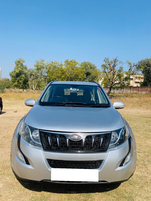 Second-hand 2015 Mahindra XUV500 W8 2WD for sale in Ahmedabad-5