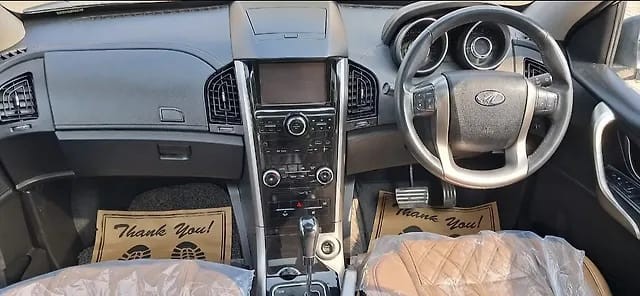 Second-hand 2018 Mahindra XUV500 W11 AT BSIV for sale in New Delhi-7