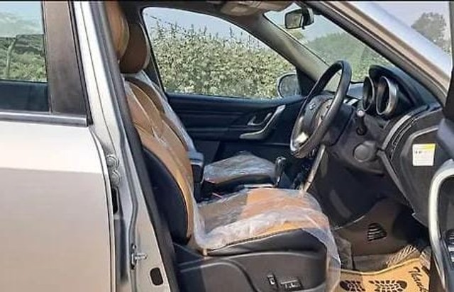 Second-hand 2018 Mahindra XUV500 W11 AT BSIV for sale in New Delhi-4