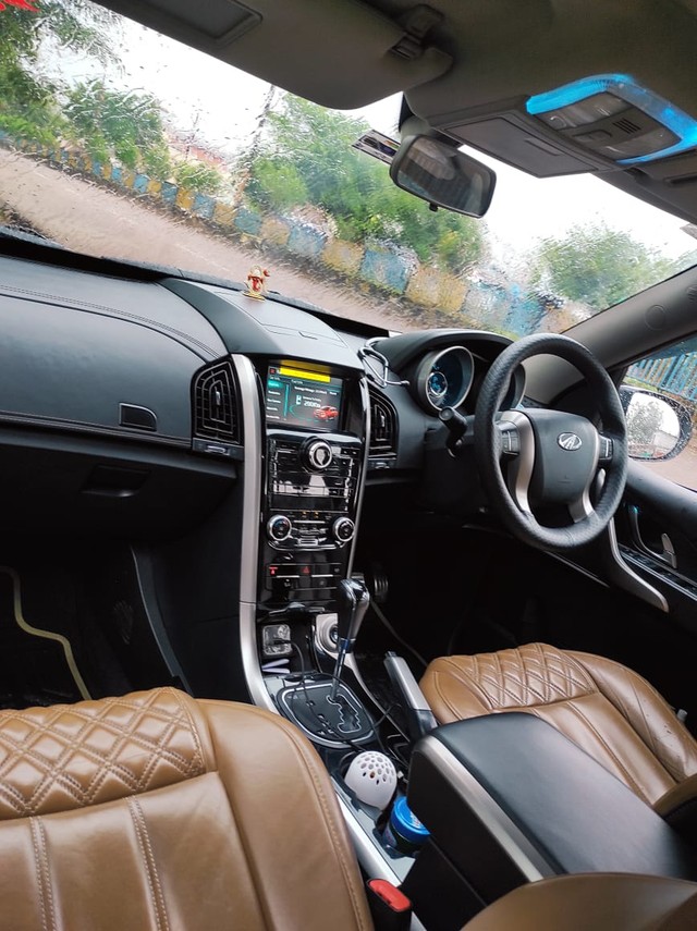 Second-hand 2018 Mahindra XUV500 W11 AT BSIV for sale in New Delhi-3