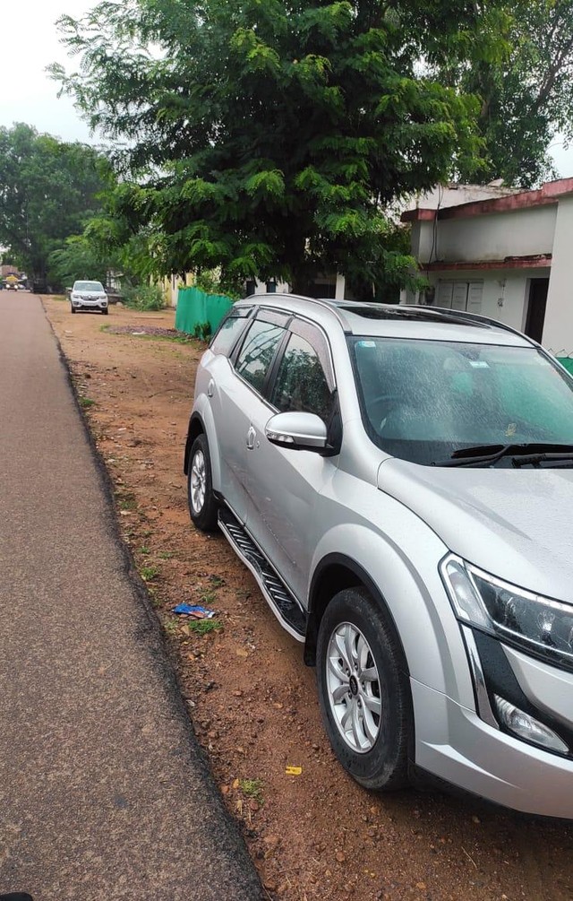 Second-hand 2018 Mahindra XUV500 W11 AT BSIV for sale in New Delhi-9
