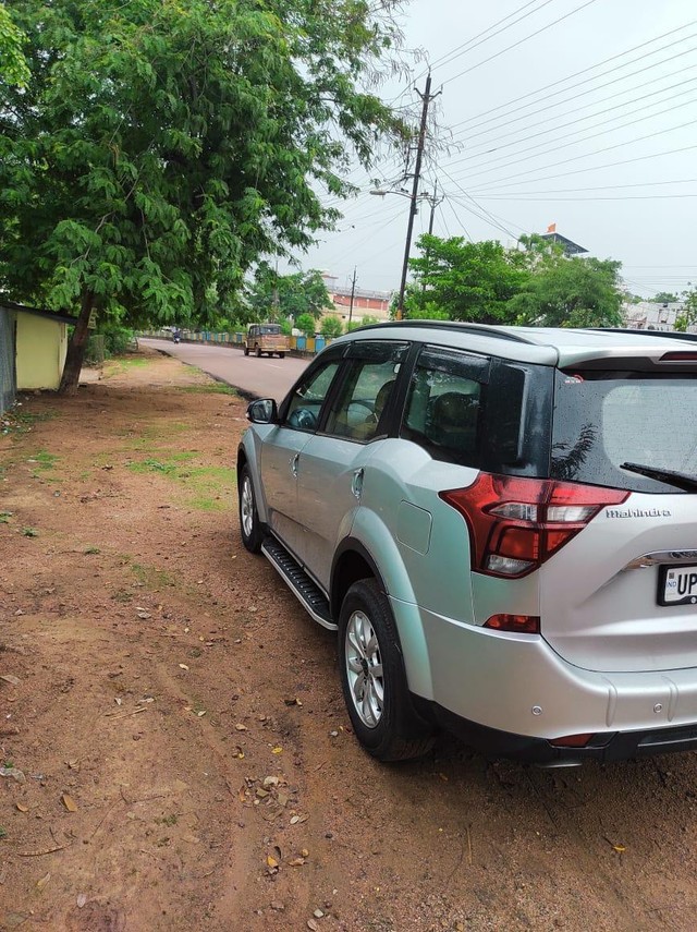 Second-hand 2018 Mahindra XUV500 W11 AT BSIV for sale in New Delhi-8