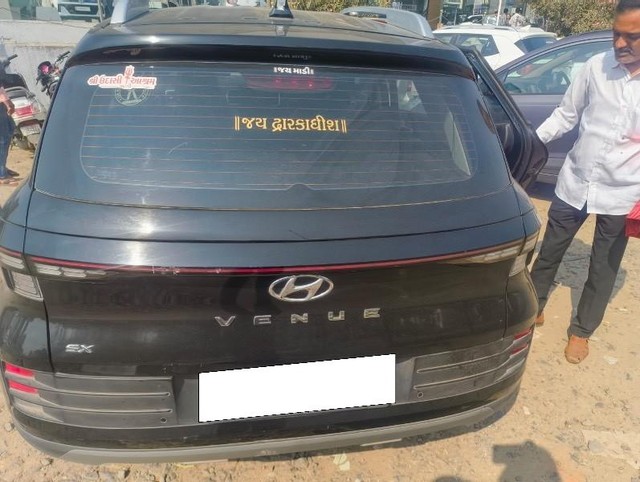 Second-hand 2024 Hyundai Venue SX for sale in Ahmedabad-6