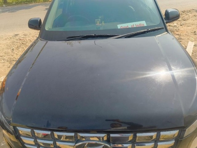 Second-hand 2024 Hyundai Venue SX for sale in Ahmedabad-3