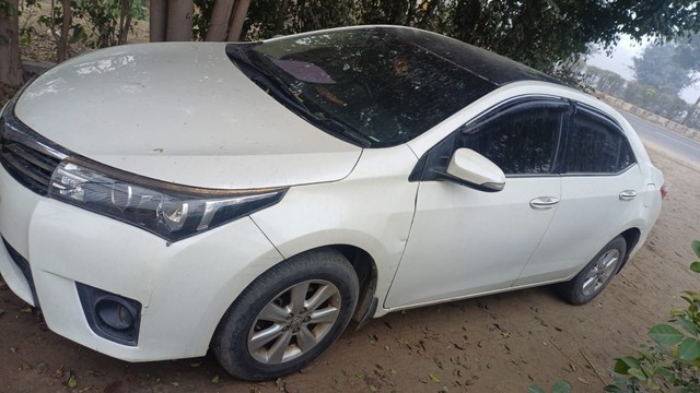 Second-hand 2015 Toyota Corolla Altis G MT for sale in Sonipat-3