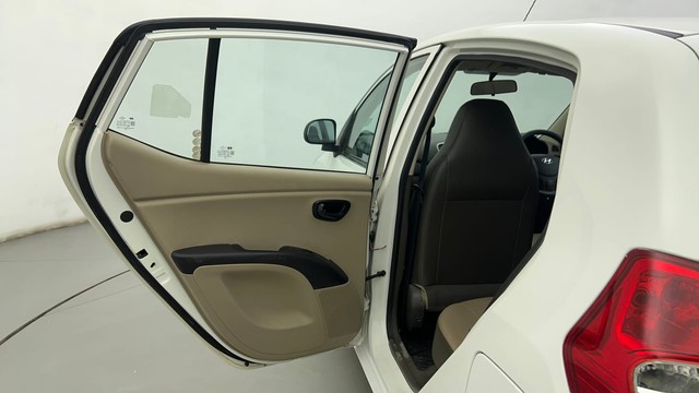 Second-hand 2014 Hyundai i10 Magna 1.1 for sale in Ahmedabad-32