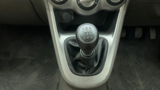 Second-hand 2014 Hyundai i10 Magna 1.1 for sale in Ahmedabad-12