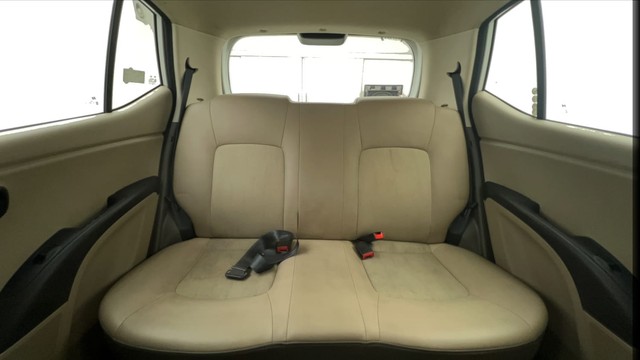 Second-hand 2014 Hyundai i10 Magna 1.1 for sale in Ahmedabad-24