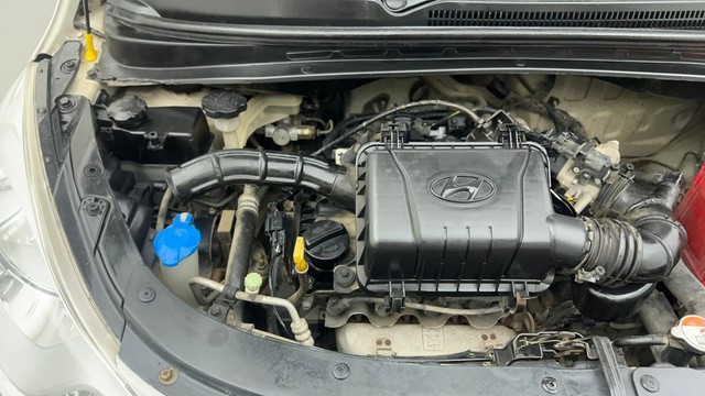 Second-hand 2014 Hyundai i10 Magna 1.1 for sale in Ahmedabad-39